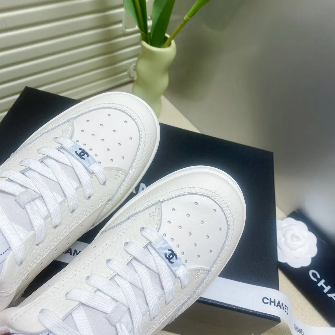 👟👟Ex-factory price 480🐹🐹Women's shoes, women's clothing chanel~~Chanel's latest 2022 panda shoes, skateboard shoes, sneakers, out of stock king @counters are out of stock everywhere〰It's hard to reserve even if you have money❗️ The fresh splicing style is really super nice...Xiaohongshu, Internet celebrity anchors, and blog owners have already started to call ❤ Original calfskin fabric, original towel lining, logo stamping process, two-color T👟👟 ex-factory price U outsole, lasting process, foot pad latex all custom molded... 🎁Supporting packaging 35-40 regular size